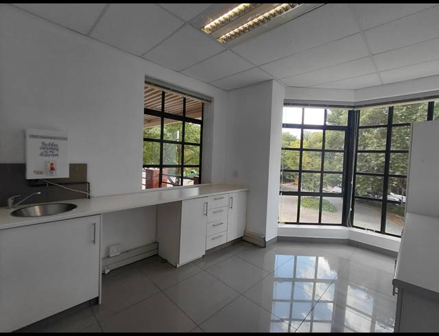 364M² OFFICE TO LET IN LYME PARK